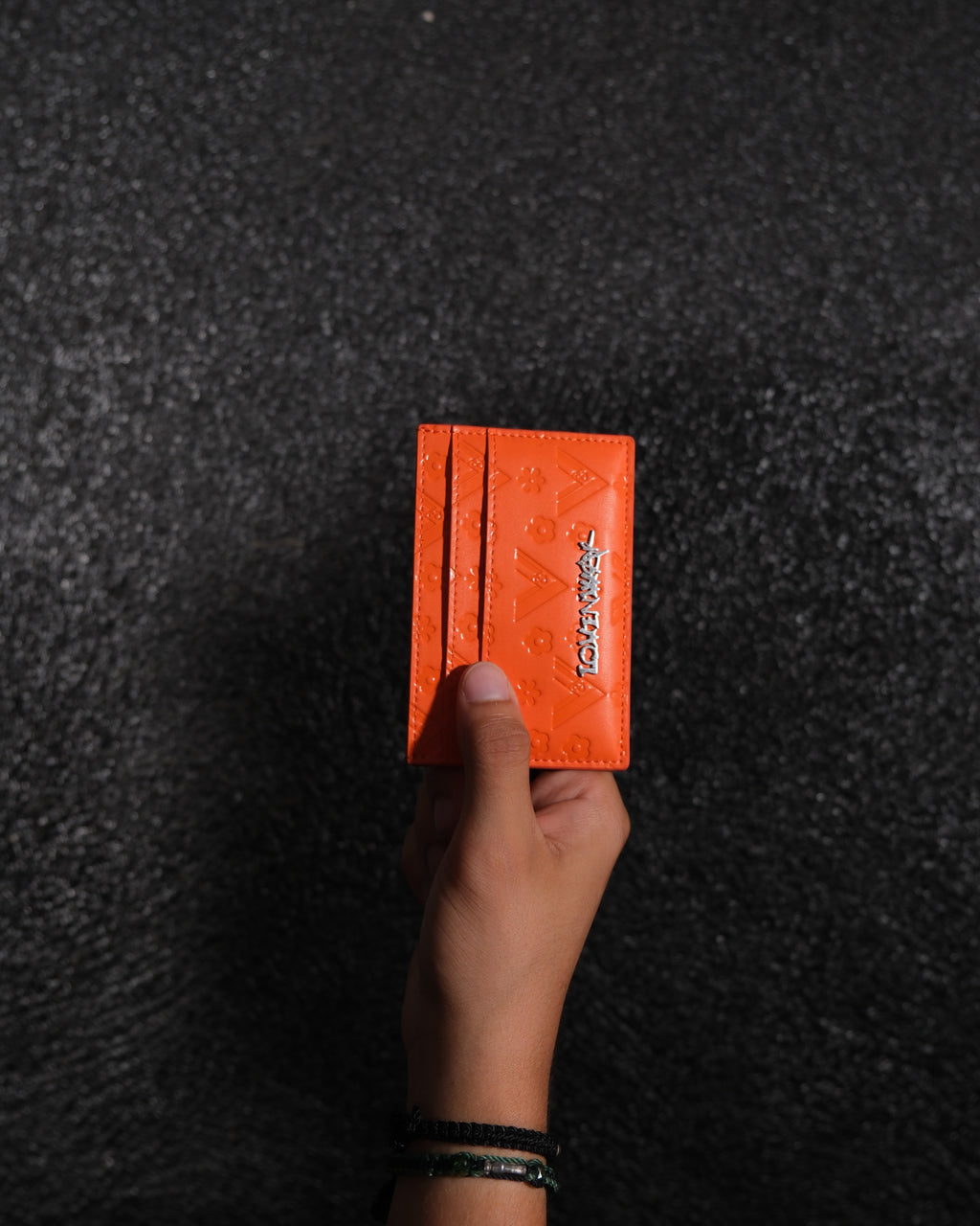 DAILY FLORAL CARDHOLDER.