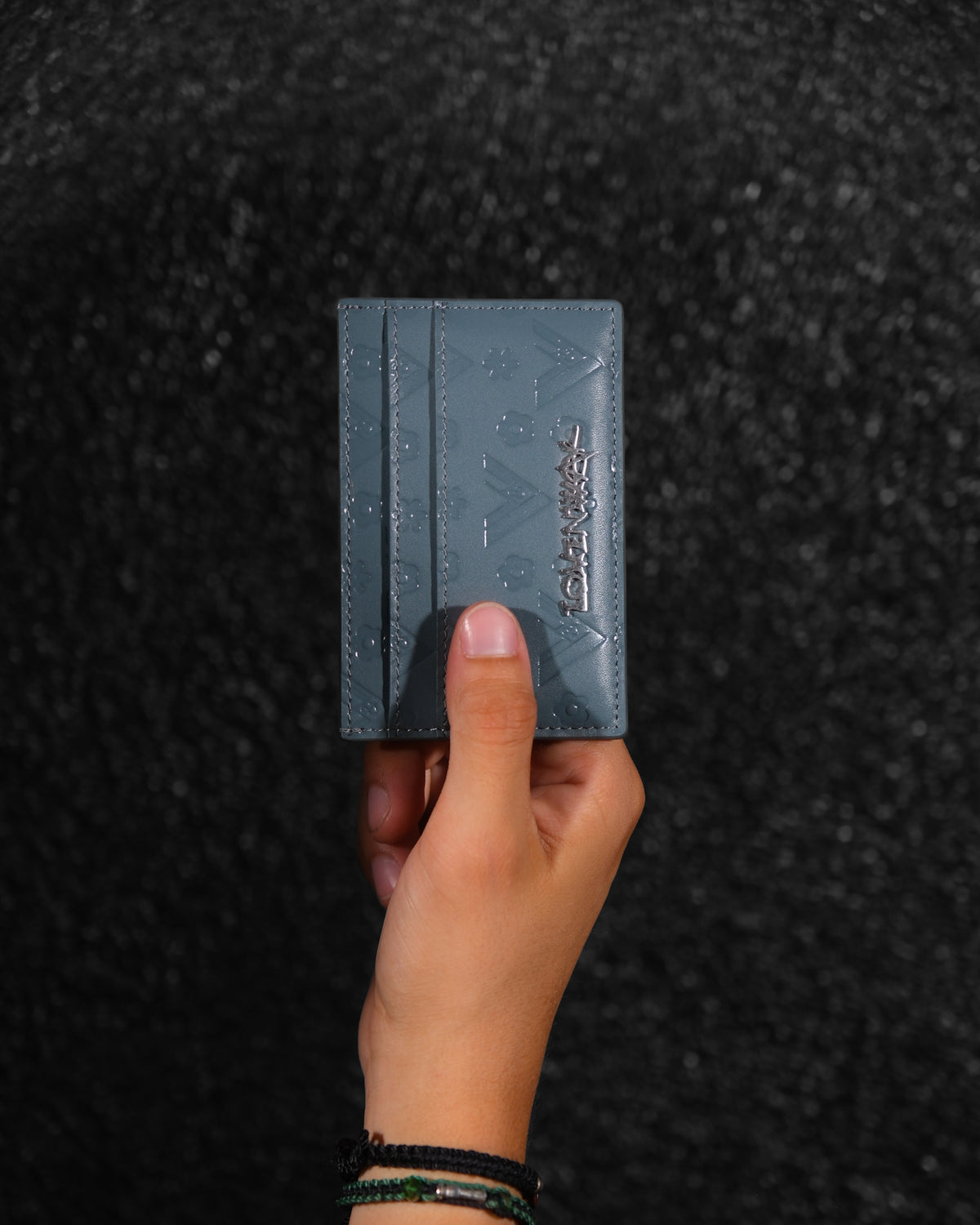 DAILY FLORAL CARDHOLDER.